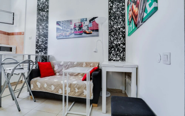 Central Apartment near Bograshov Beach