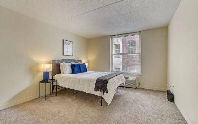 FRONTDESK The Cosmopolitan Apts Philadelphia