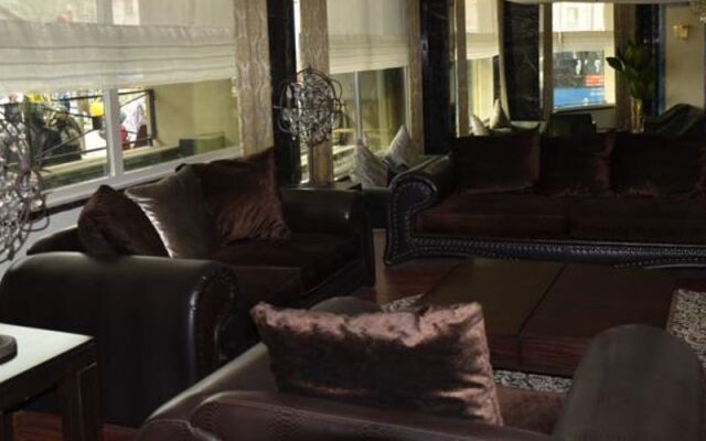 Tilmen Hotel