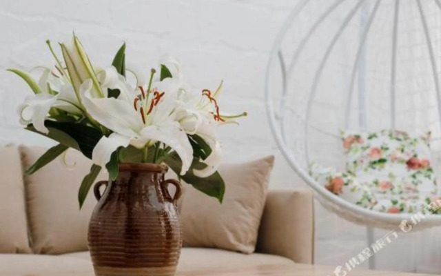 the Cang Shan Shui Mo Inn of Dali