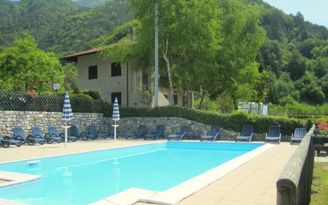 Renovated Apartment With Lake View, Swimming Pool, Wifi, in Val di Ledro