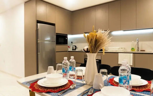 Moonway Luxury Suites At Eaton Residence