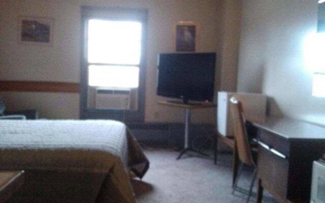 Bow Manor Motor Hotel