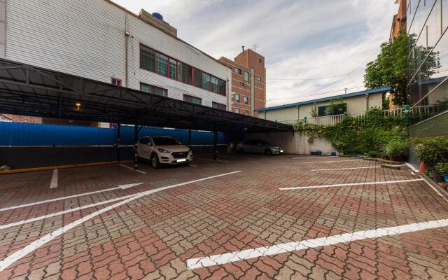 Cheongju Hotel IYA Chungbuk National University Branch