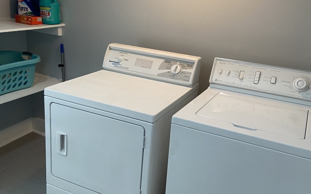 Remodeled Historic 1BR 1BA House Near Downtown