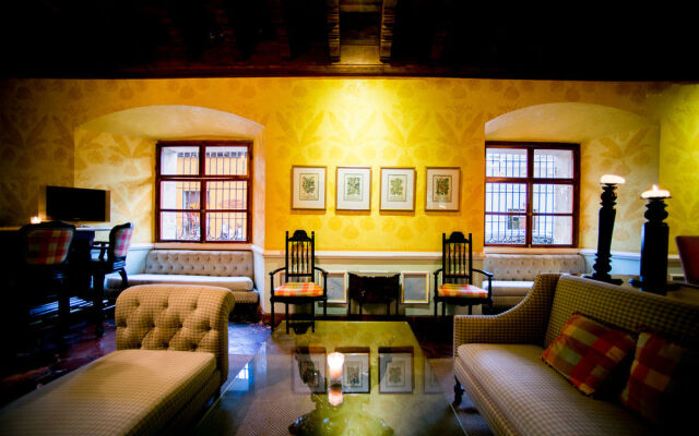 Palacio De Dona Leonor
