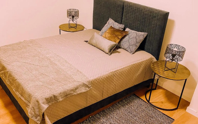 Newly Renovated Super-Chic Apartment