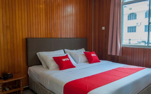 OYO 89577 Kristal Hotel