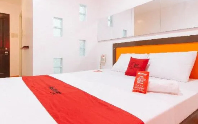 RedDoorz @ EL Runway Hotel Bulacan