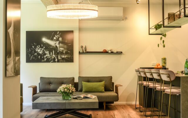 Sophisticated Tel Aviv Retreat 1BR Apt
