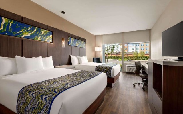 La Quinta Inn & Suites Orlando IDrive Theme Parks
