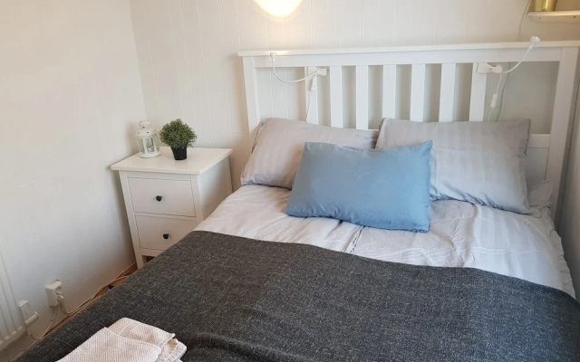 Eyja Mörk & Bubble Bedroom