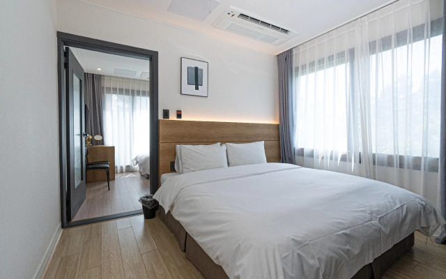 Hotel The Grang Jungmun
