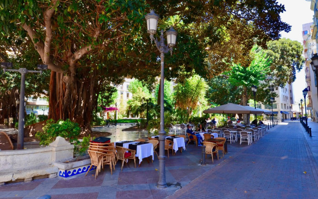 Attractive City Center Apartment