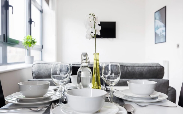 Modern 1 Bed Flat in Town Centre - Free Wifi