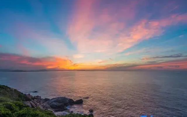 Summer Surf Beauty Hotel (Sanya Wuzhizhou Island Houhai Branch)