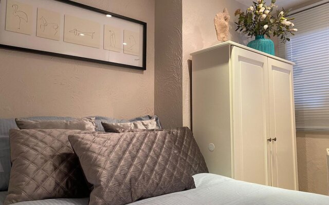 Beautiful Apartment in Bel Epoque Villa With Pool and Beach Access