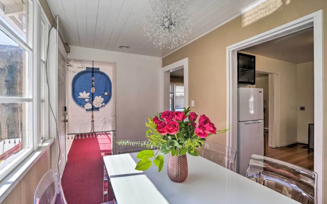 \sun-dappled Retreat: Walk to Restaurants!