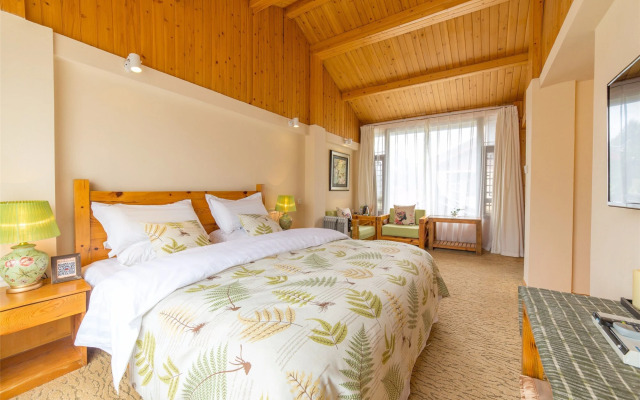 C'est La Vie Boutique Inn