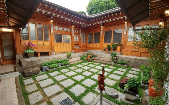 Bukchon Sarangchae Hanok Guesthouse