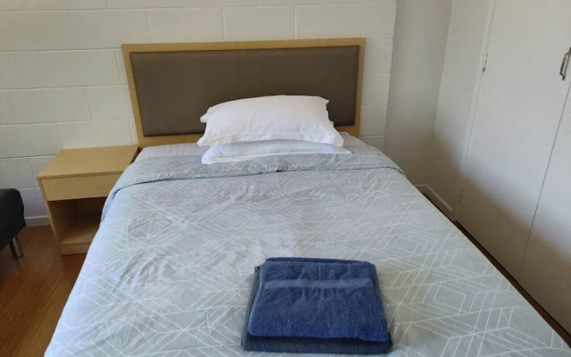 Small 2 bedroom flat 7a Rangiatea Road