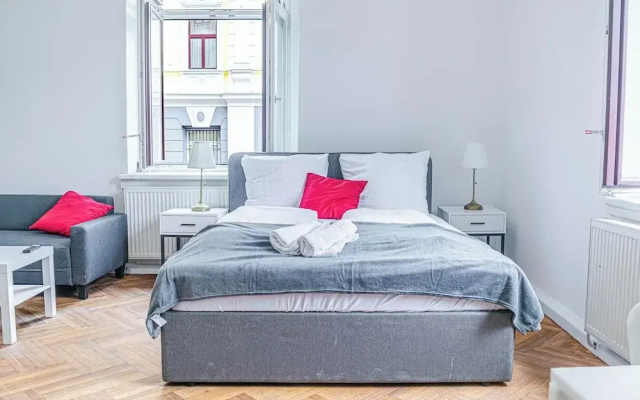Stylish 2BR Apt Near AKH Easy Center