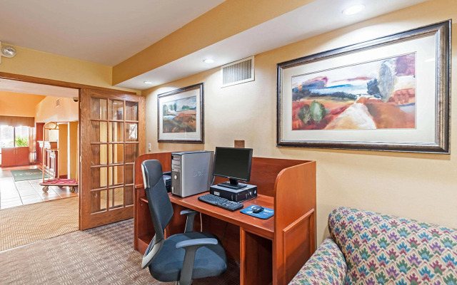 Red Roof Inn & Suites Chestertown