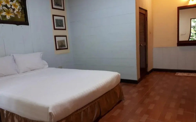 Amporn Riverside Resort