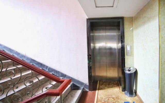 Yading Hotel (Yicheng Xiangsha Avenue)