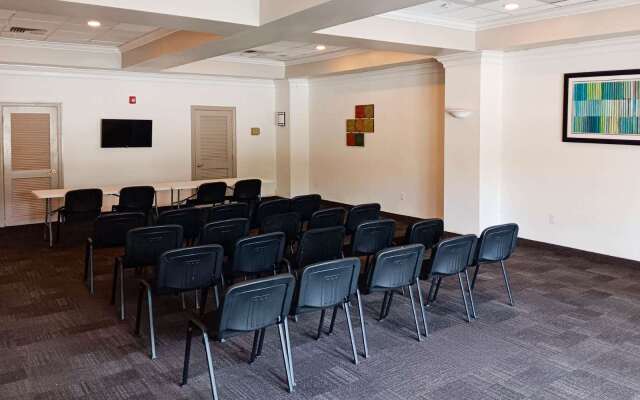 Motel 6 Cutler Bay, FL