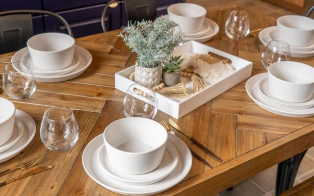 Mountain Time I Powderkeg I Firepit l King Bed