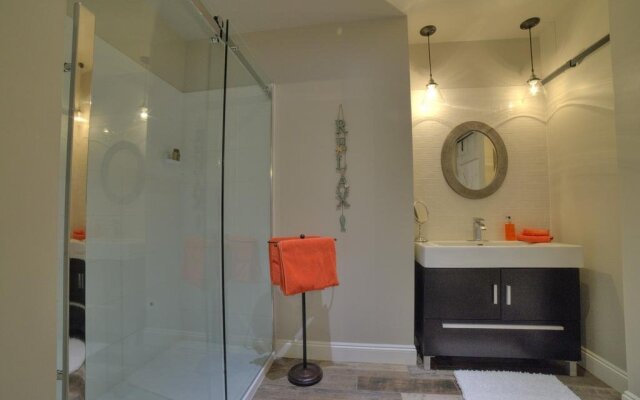 Shawnigan Suite B & B