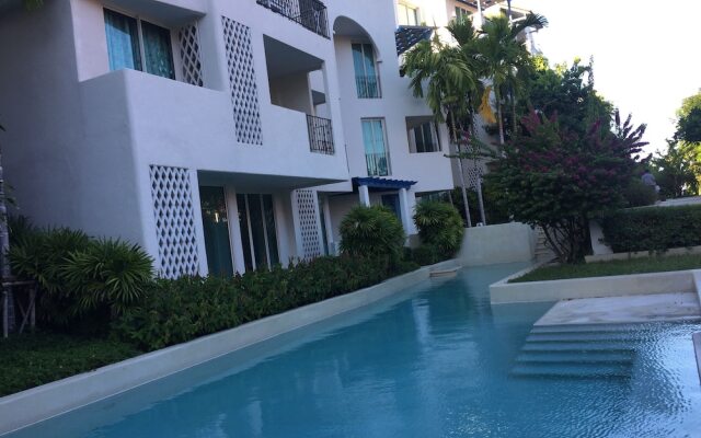 The Che Pool Access Beachfront Condo by Away