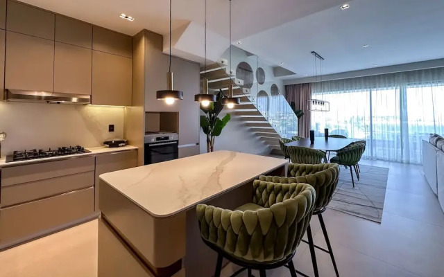 Marina Garden Penthouse 3 Bedroom Apartment