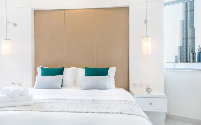 Luxury Urban Retreat w Burj Khalifa Views