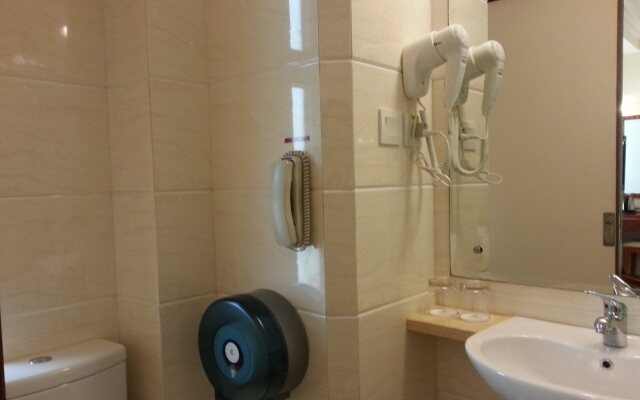 Grand Harbour Hotel