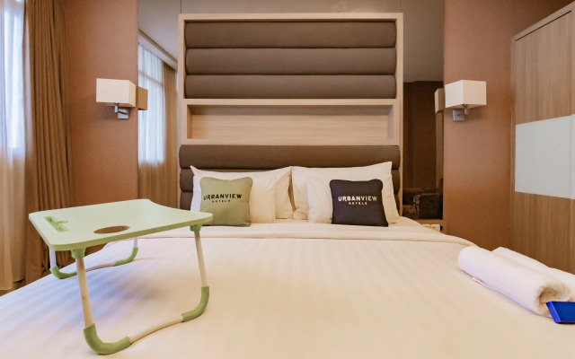 Urbanview Hotel Newton Riau Bandung