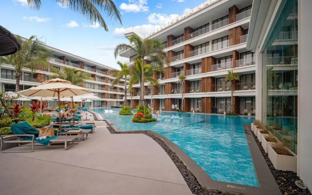 Beachfront A110 - Luxury Pool Access Beachfront Studio