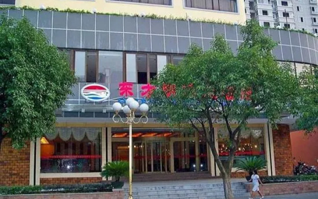 Oriental Pearl Hotel (Guilin Railway Station Store)