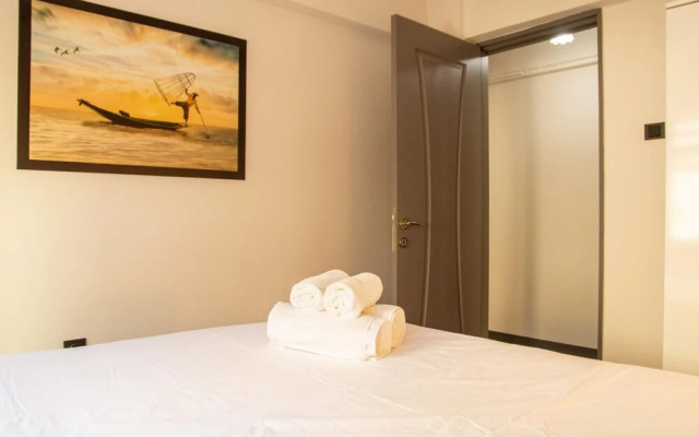 Vibrant and Central Flat Near Kordon in Alsancak