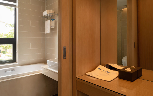 Wyndham Sky Lake Resort and Villas
