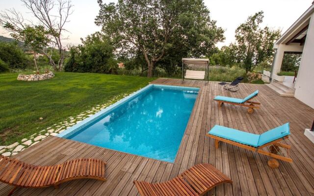 Modern Villa in Icici with  Swimming Pool and Jacuzzi