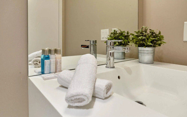 Atlas Suites Furnished Apartments- Iceboat Terrace