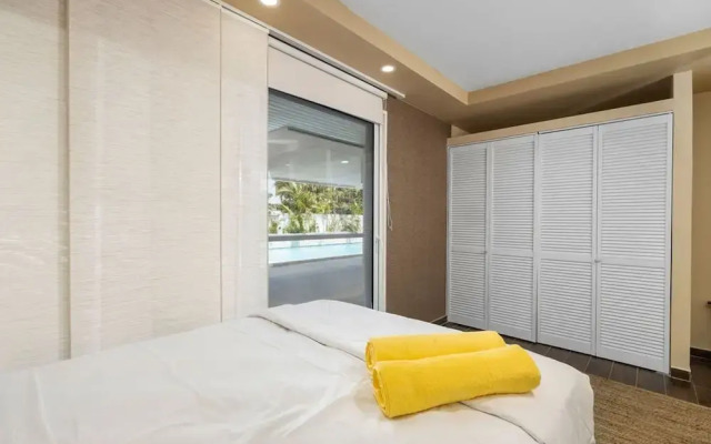New 5 Bedroom Private Pool Near Superfood