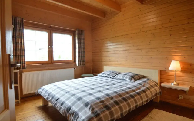 Affluent Chalet in Septon with Whirlpool, Sauna, Hot Tub