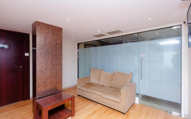 OYO 10019 Malad Residency