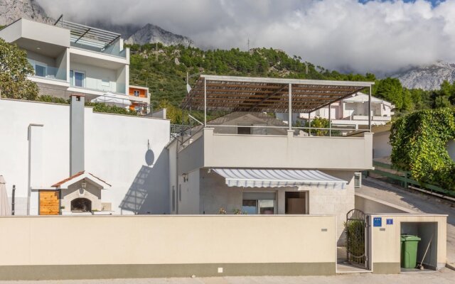 Beautiful Home in Makarska With 3 Bedrooms, Wifi and Outdoor Swimming Pool