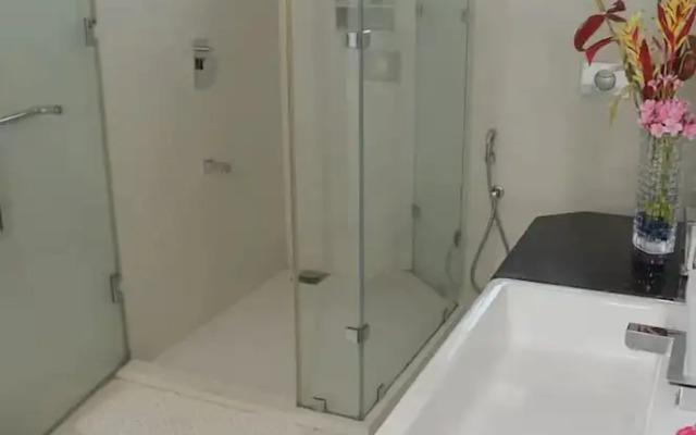 Scarlet White Resort