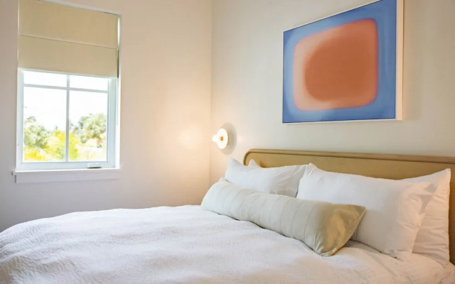 New Waterfront Home - Dreamside House