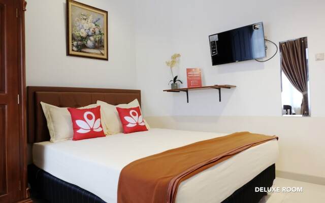 ZEN Rooms Near Alun-Alun